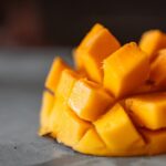 Mango smoothie maken met staafmixer